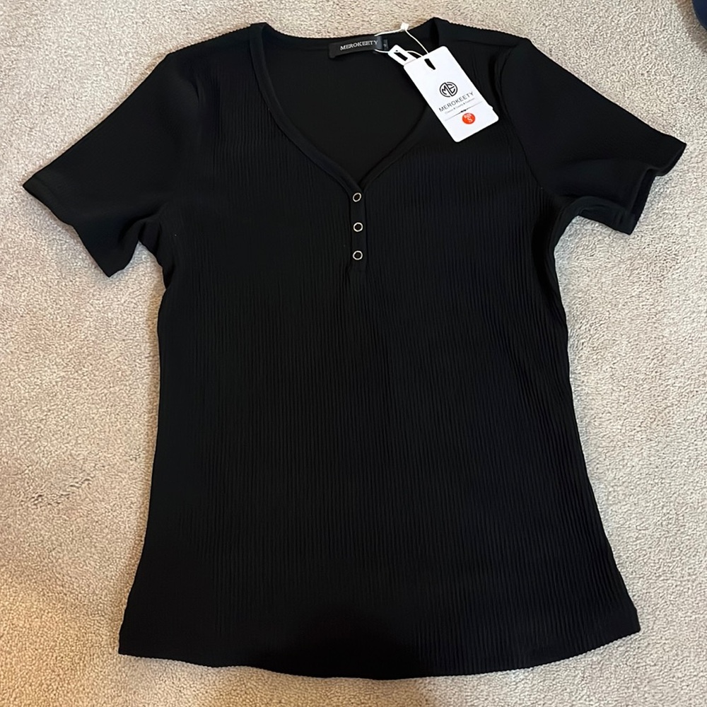 Never worn short sleeve top